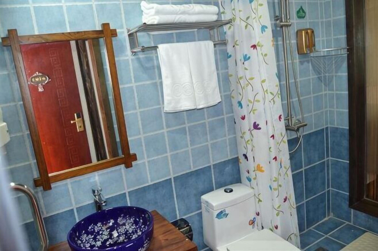 Bathroom 3, Donglai Courtyard Inn, Yangzhou