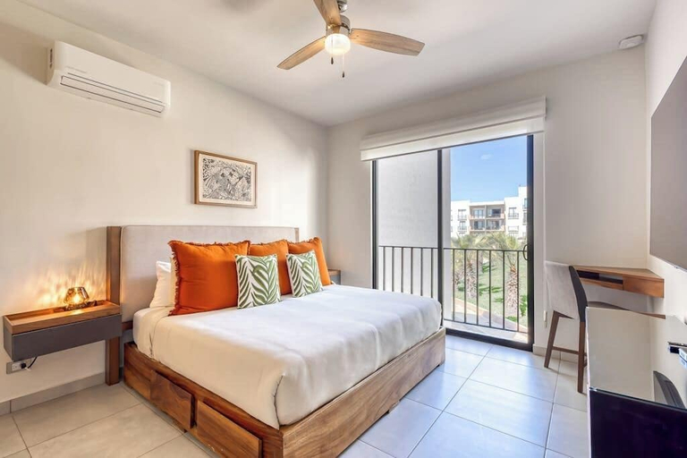 Room 4, Bright and Modern Condo w/ Balcony, Shared Pool, A/c, Minutes to Beach & Town, La Paz