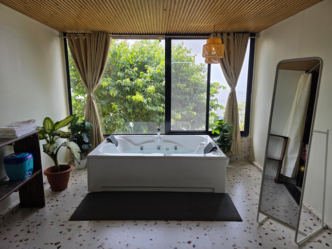 Bathroom 4, Hilltop Resort and Glamping- Villa with private pool, Satara