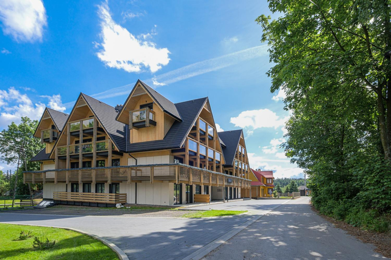 Exterior & Views