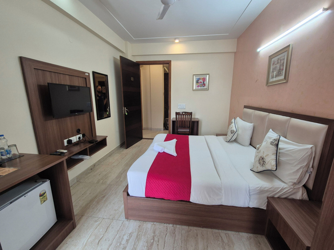 Room 3, OnlyStay Luxe House Golf Course Road, Gurgaon
