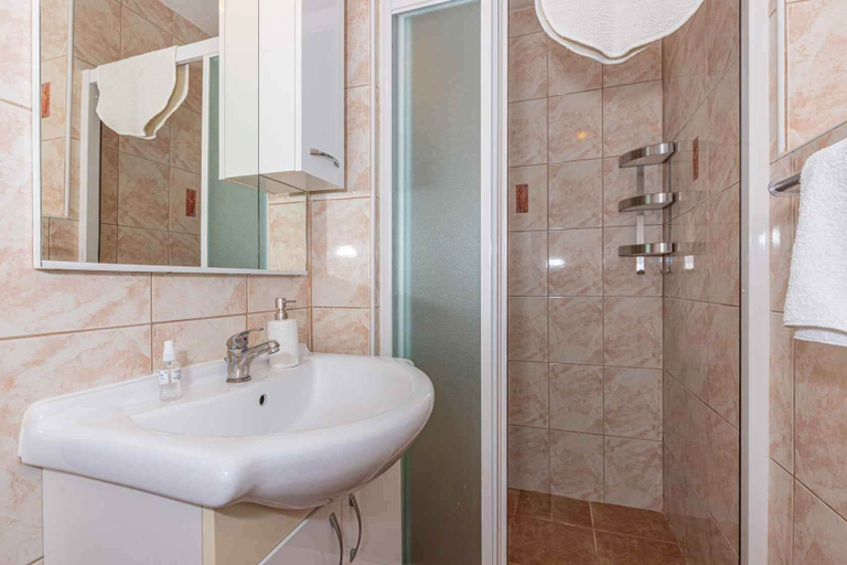 Bathroom 5, Apartmen Jasminka 1, Crikvenica