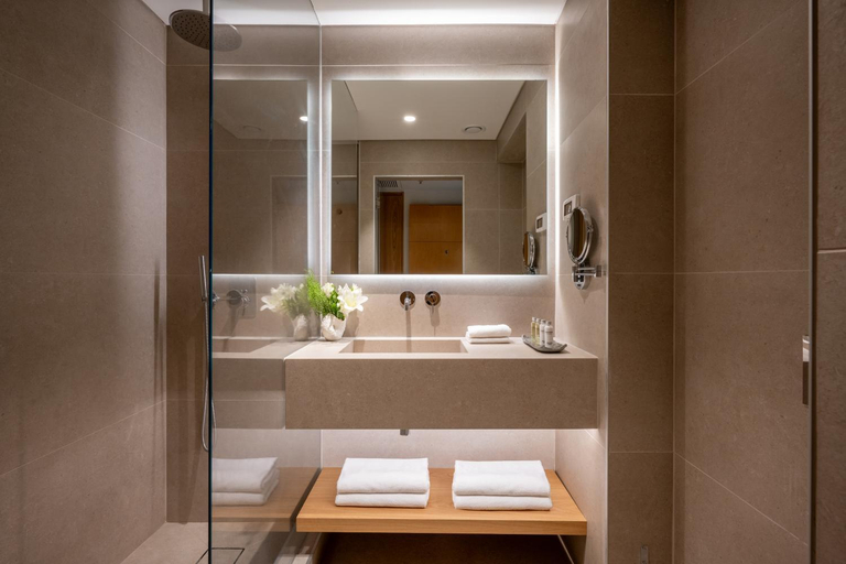Bathroom 5, Leonardo Plaza Ashdod Hotel by the Beach