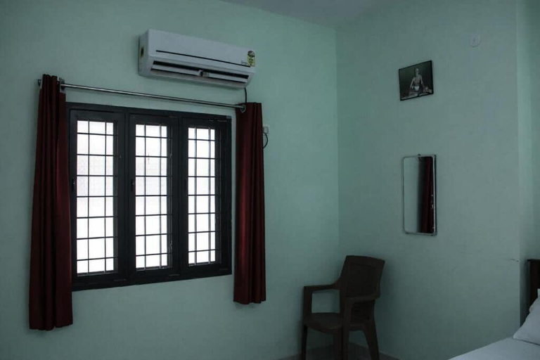 Room 2, Bhagawan Guest House, Tiruvannamalai