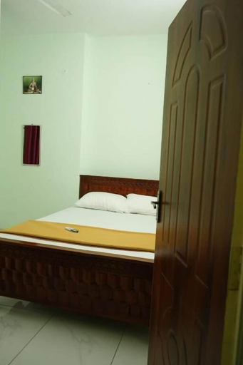 Room 5, Bhagawan Guest House, Tiruvannamalai