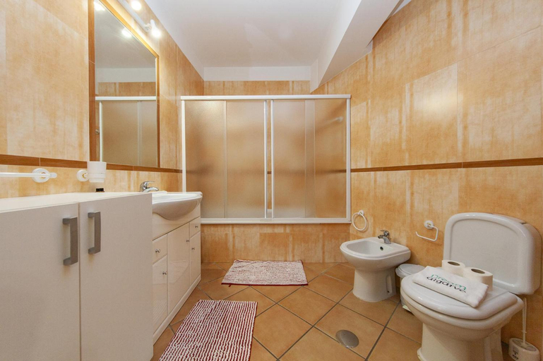 Bathroom 3, Dona Ana Apartments, Lagos
