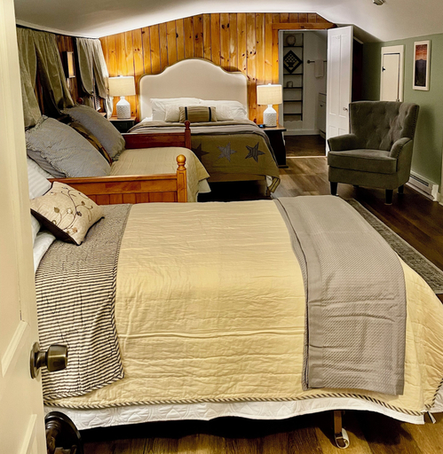 Room 2, 1846 Inn and Tavern, Windham