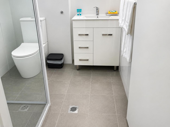 Bathroom 3, Chelsea Motor Inn, Coffs Harbour - Pt A