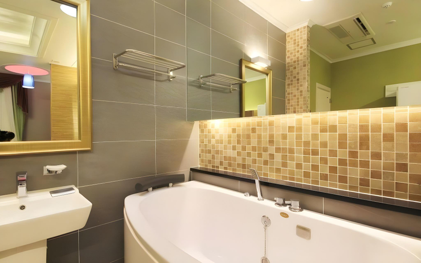 Bathroom, Olleh business Hotel, Gwangsan