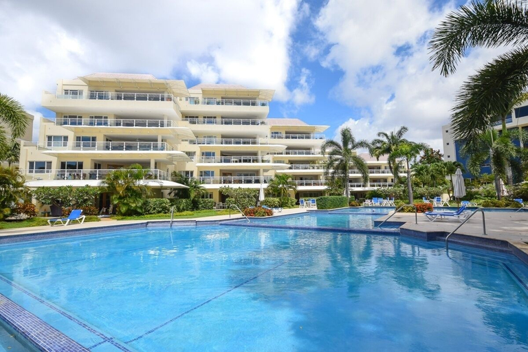 Pool 4, Palm Beach 610 1 Apts