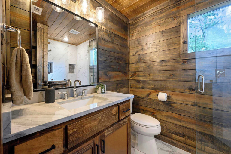 Bathroom 2, Happy Heart Hideaway - Amazing Outdoor Space, McCurtain
