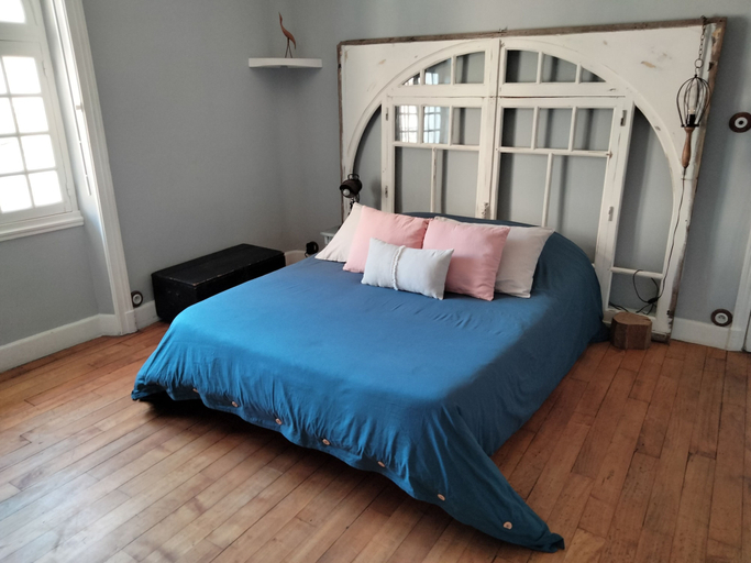 Bedroom 4, Les moulins de Clan, Vienne