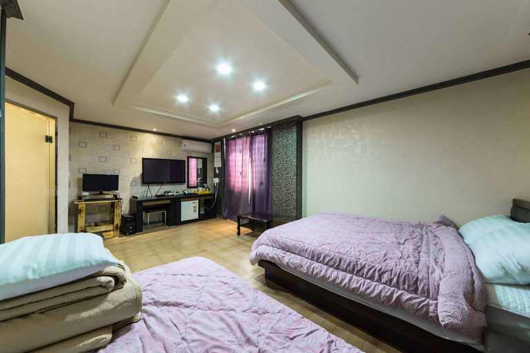 Bedroom 2, Inje Inje Hotel, Inje