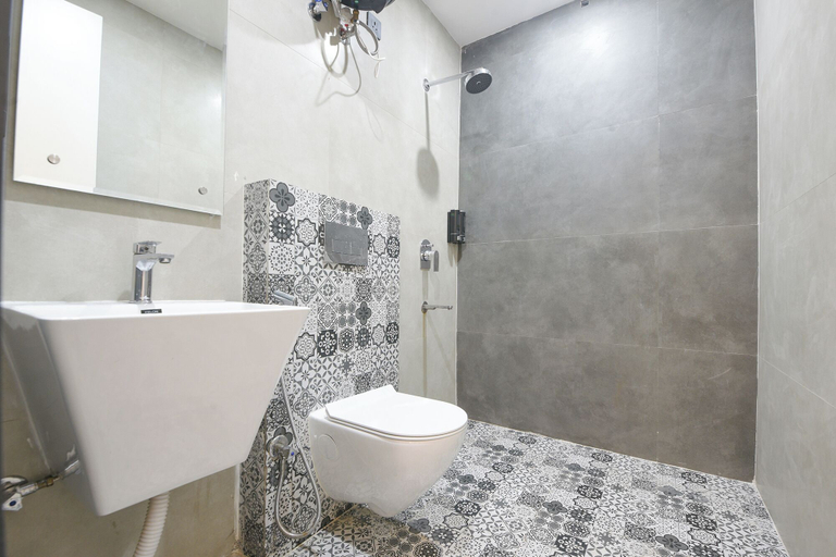 Bathroom 5, FabHotel Eminence Grand, Delhi