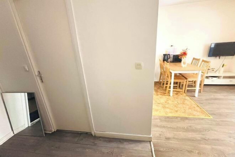 Room 5, Apart 300m to Arc de Triomphe, Paris