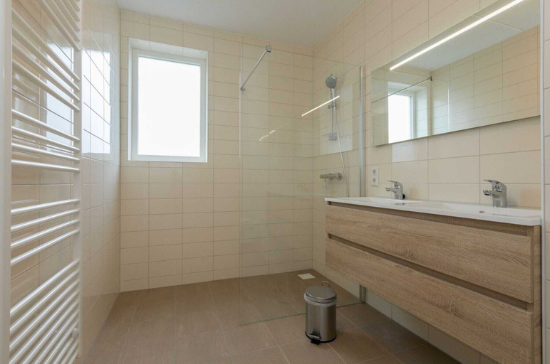 Bathroom 4, Apartment in Zoutelande Near the Beach, Veere