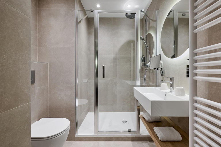 Bathroom 5, Hotel Nice Excelsior Chateaux & Hotels Collection, Alpes-Maritimes