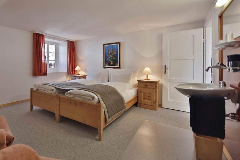 Bedroom 2, Relais & Chateaux IN LAIN Hotel Cadonau, Inn