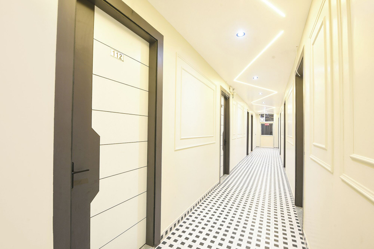 Lobby 2, FabHotel Eminence Grand, Delhi