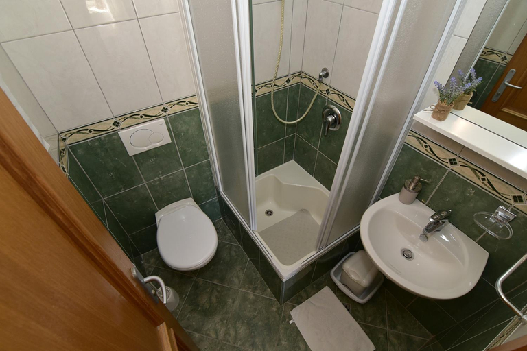 Bathroom 3, Old town studio apartments, Makarska