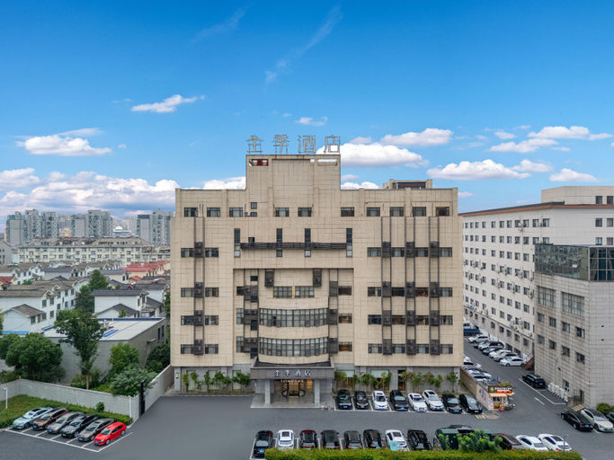 Exterior & Views