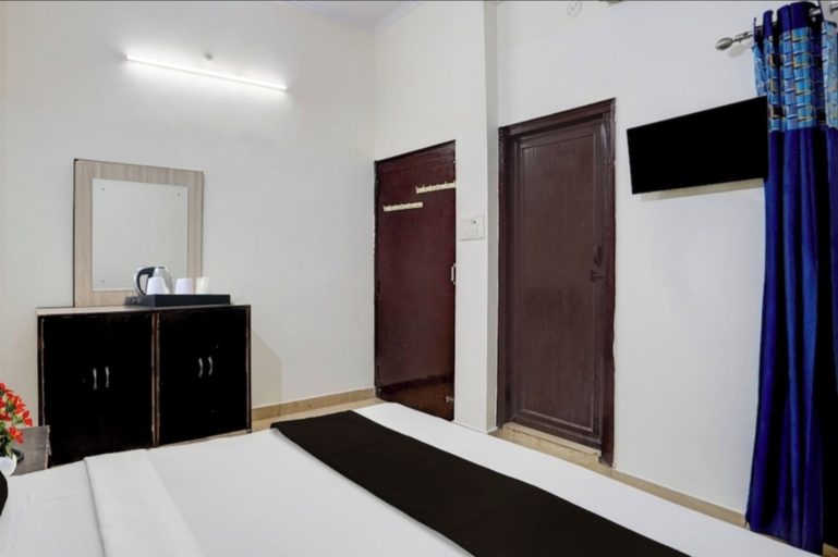 Room 5, Yuvraj Guest House, Udham Singh Nagar