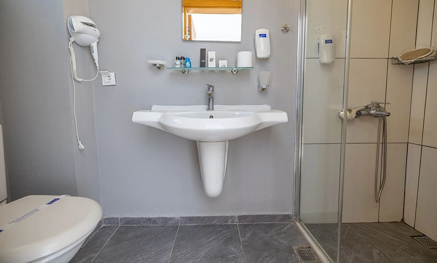 Bathroom 5, Ladonia Hotels Luna Beach Resort - All inclusive, Bodrum
