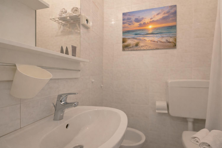 Bathroom 5, Hotel Villa Gioiosa, Rimini