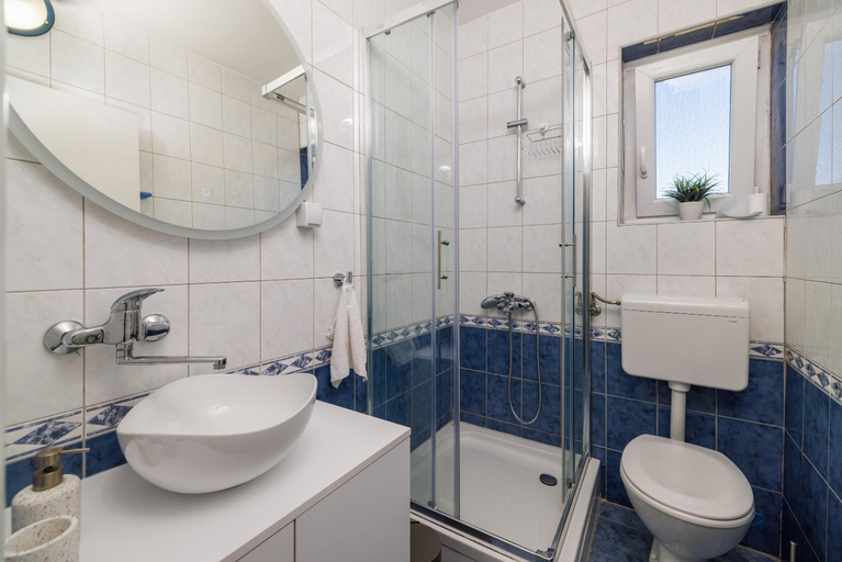 Bathroom 2, San, Crikvenica