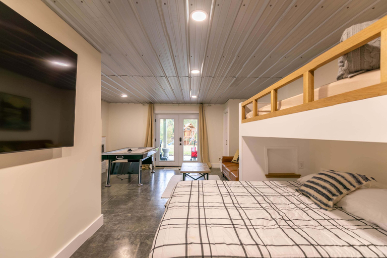Interior 4, Sweet Water Estate, Johnson