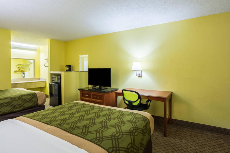 Bedroom 2, Econo Lodge Picayune, Pearl River