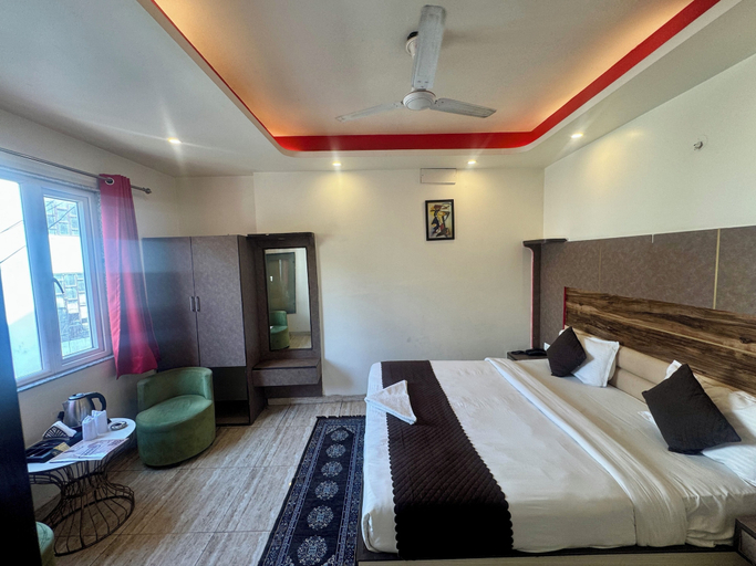 Room 4, V HOTEL DEV RESIDENCY, Delhi