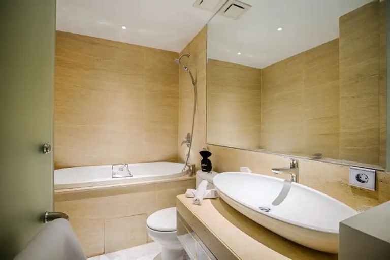 bathroom 4