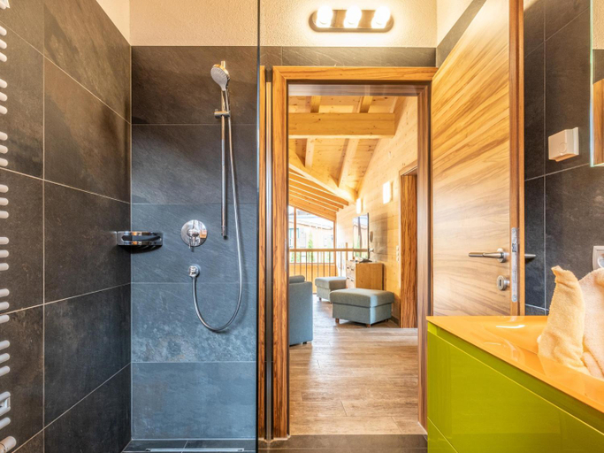 Bathroom 2, THE Lodge, Zell am See