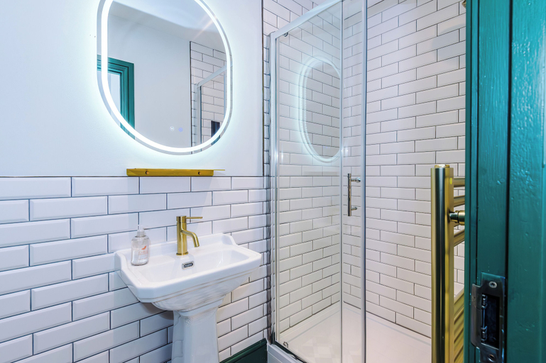 Bathroom 2, Godstall Lane Boutique Accommodation, Cheshire West and Chester