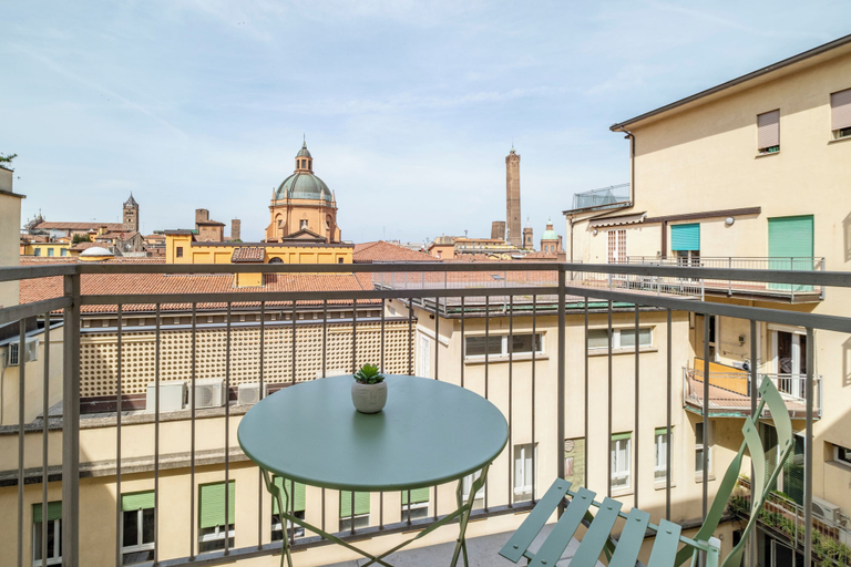 Outdoor dining 3, Urbanicooh Cavour Rooms&Suite, Bologna