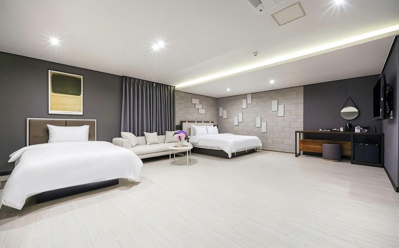 Bedroom 2, Hotel Quartz Busan, Saha