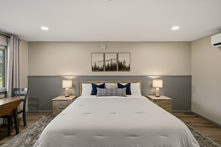 Bedroom 3, Sullivan Trail Inn and Suites, Monroe