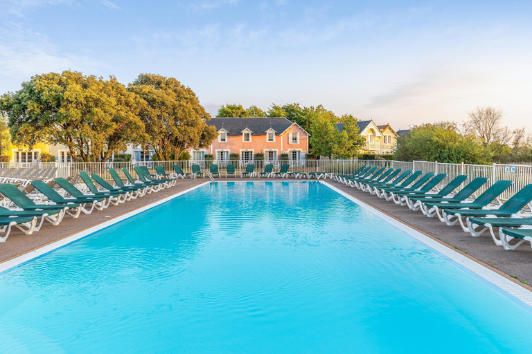Pool 4, Coast Home With Play Area, Vendée