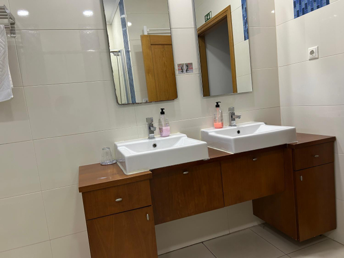 Bathroom 3, Bing Garden Guesthouse, Lisbon