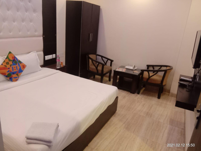 Bedroom 3, Hotel The Red Hut, Chandigarh