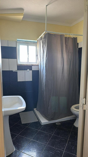 Bathroom, Nefama Pensao, Ourique