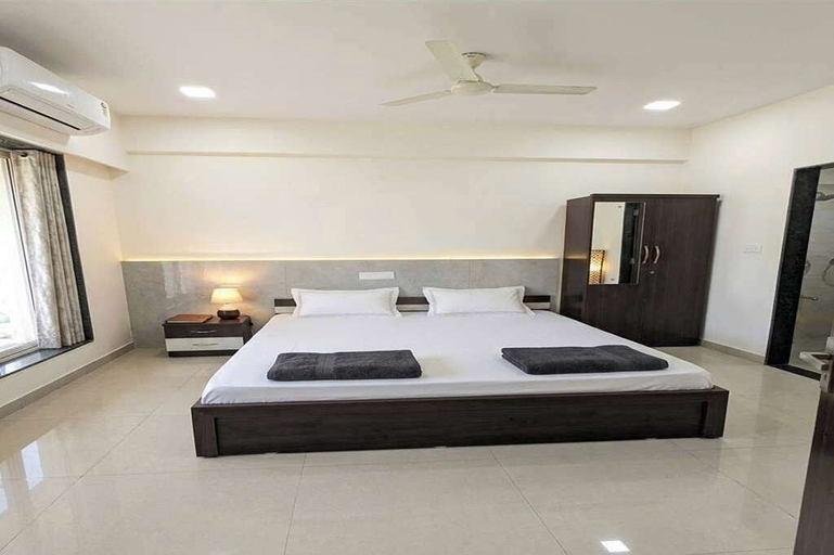 Room 3, Hotel Tattva urban stays, Jalgaon