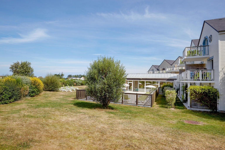 Garden 4, Stunning River View Apartment for 5, Calvados