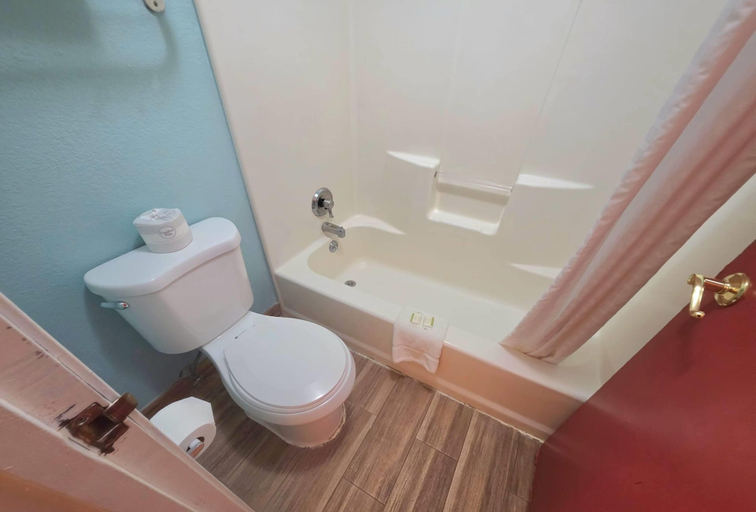 Bathroom 5, Super 8 by Wyndham Henderson North East Denver, Adams