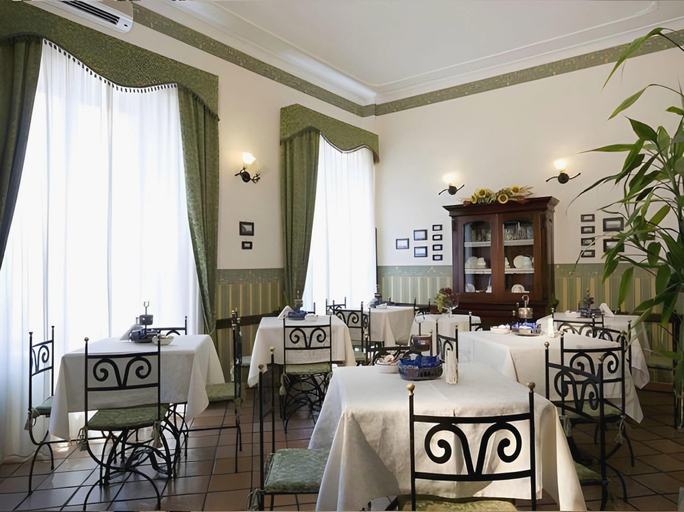 Food & Drinks 5, Pinto Storey Hotel, Napoli