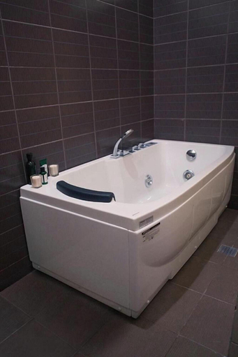 Bathroom, Hotel Turista Canlubang, Calamba City