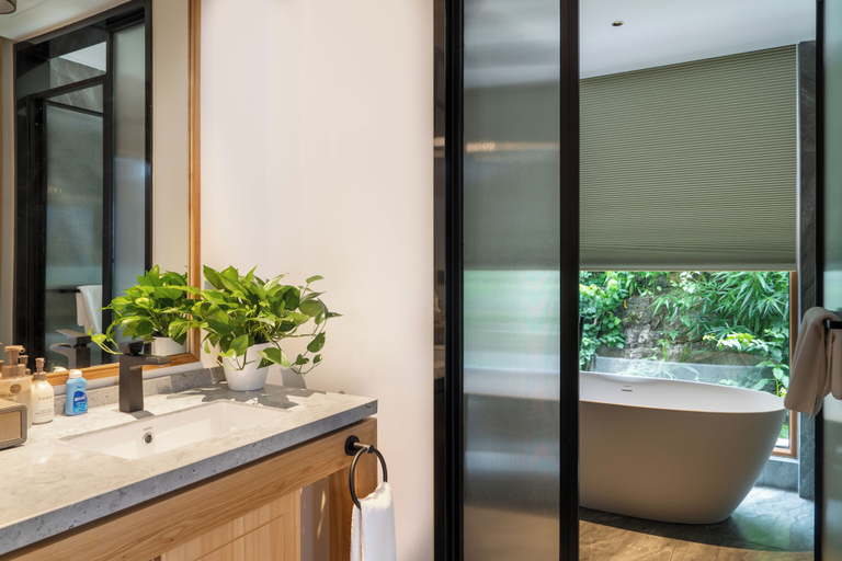 Bathroom, YAOJIA WATERFALL VILLAGE RESORT, Anshun