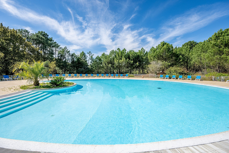 Pool 3, Beautiful Landes Alcove Apartment for 4, Landes