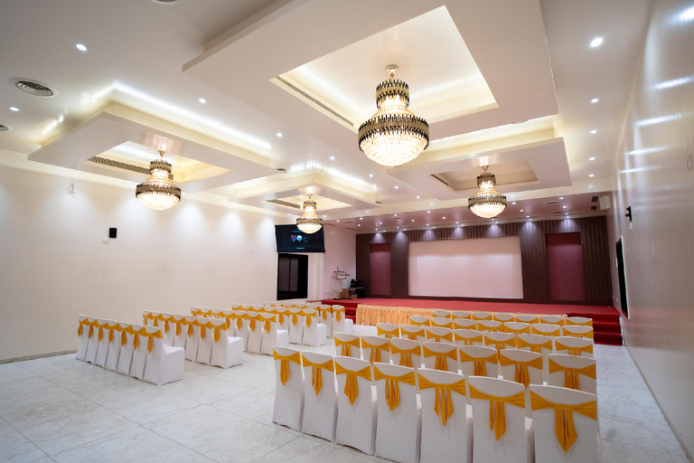 2, Everest Inn Chakan, Pune